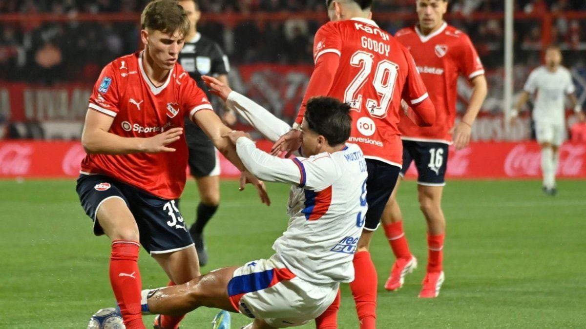 Empate que deja gusto a poco en Avellaneda: el Rojo no pudo sostenerlo y el Ciclón se llevó un punto de oro