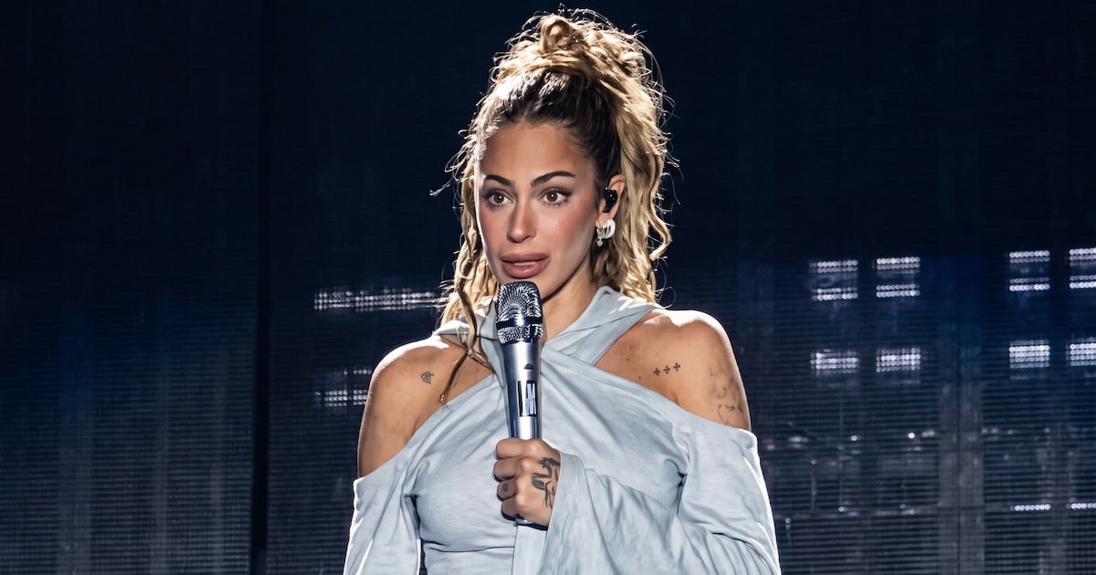 Tini se plantó en el escenario y contó lo que le costaba: la depression diagnosticada y los oficios de pedir ayuda