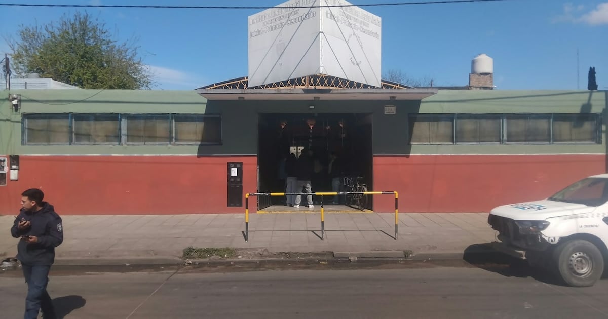 Un disparo accidental dentro de un colegio de Villa Dorrego reaviva el debate sobre armas y escuelas