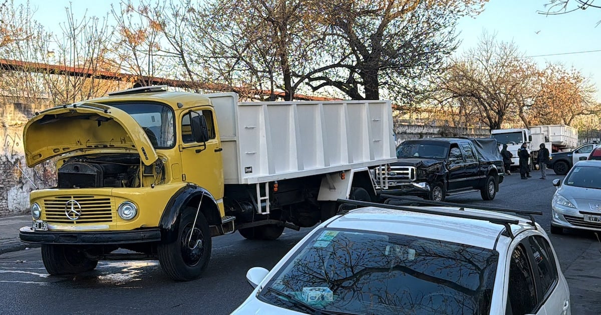 Choque entre un camión y una camioneta dejó herida a una jubilada de 72 años en Mataderos