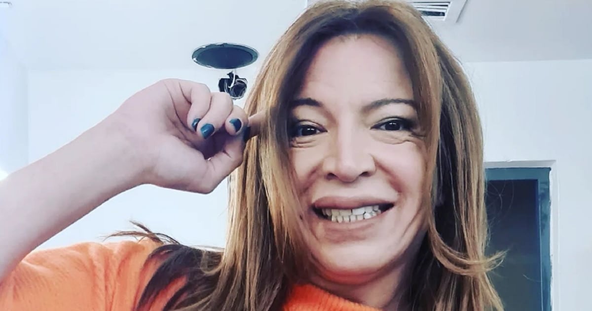Lizy Tagliani se calza el delantal y ya muestra lo que sabe: fideos con salchichas