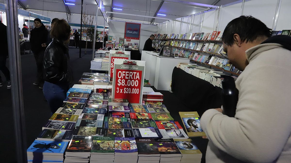 La Feria del Libro de Neuquén se extiende hasta el domingo con teatro, talleres y encuentros con autores