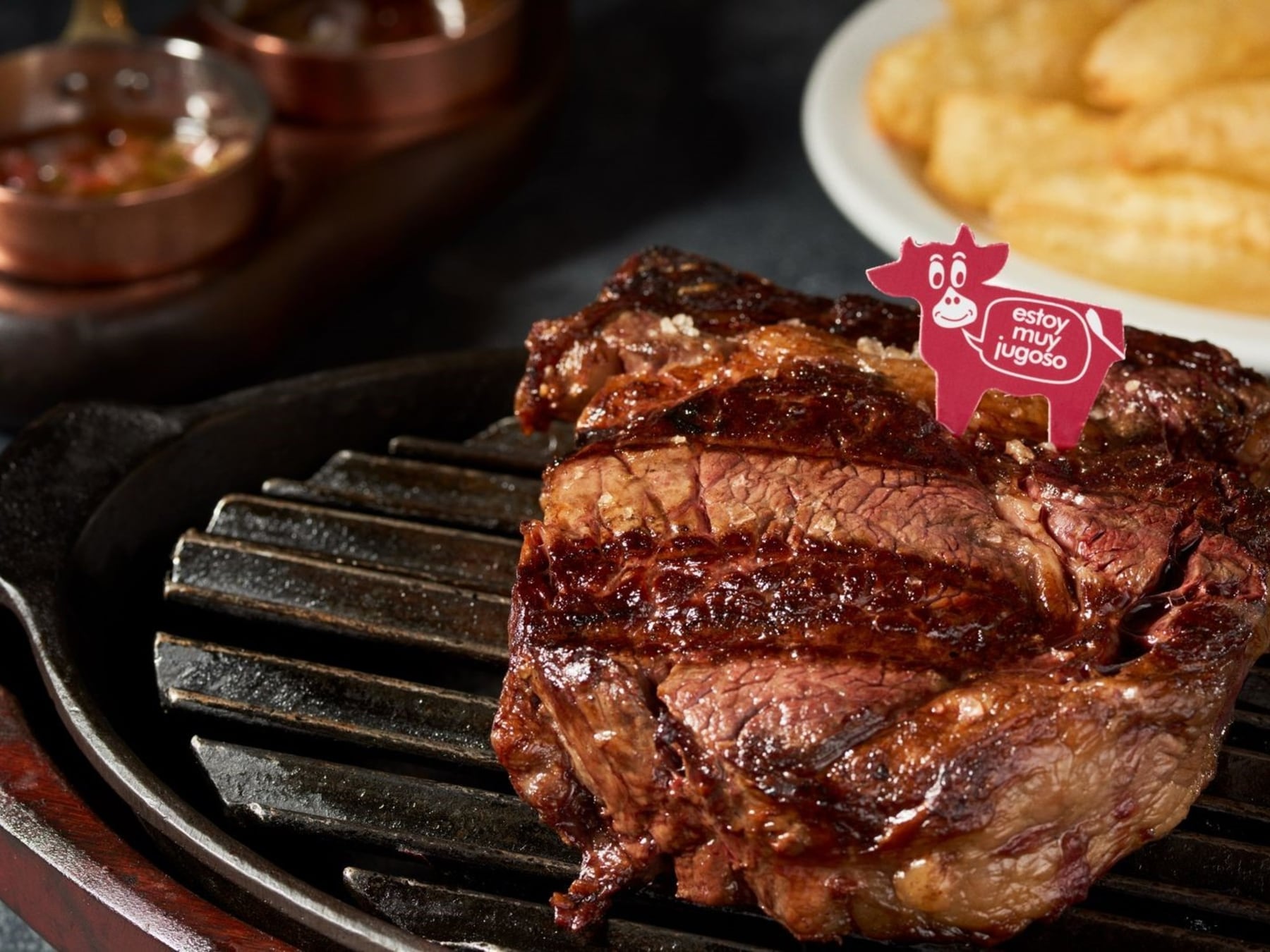 El bife que salió campeón del mundo se sirve a ochenta y siete mil pesos en el puerto de Buenos Aires