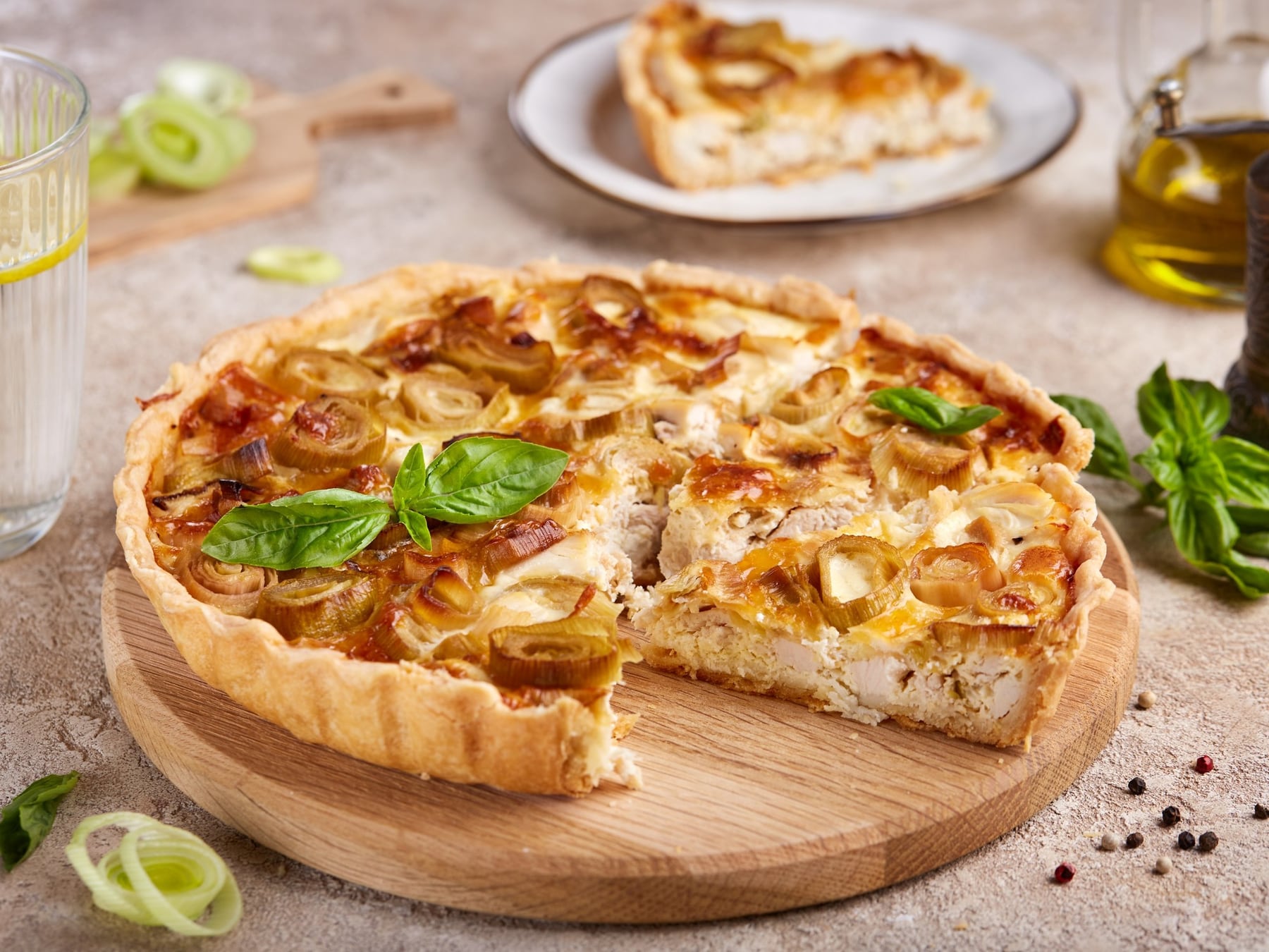 Tartas con sobras de pollo: cómo variar el relleno y sumar una masa casera a la preparación