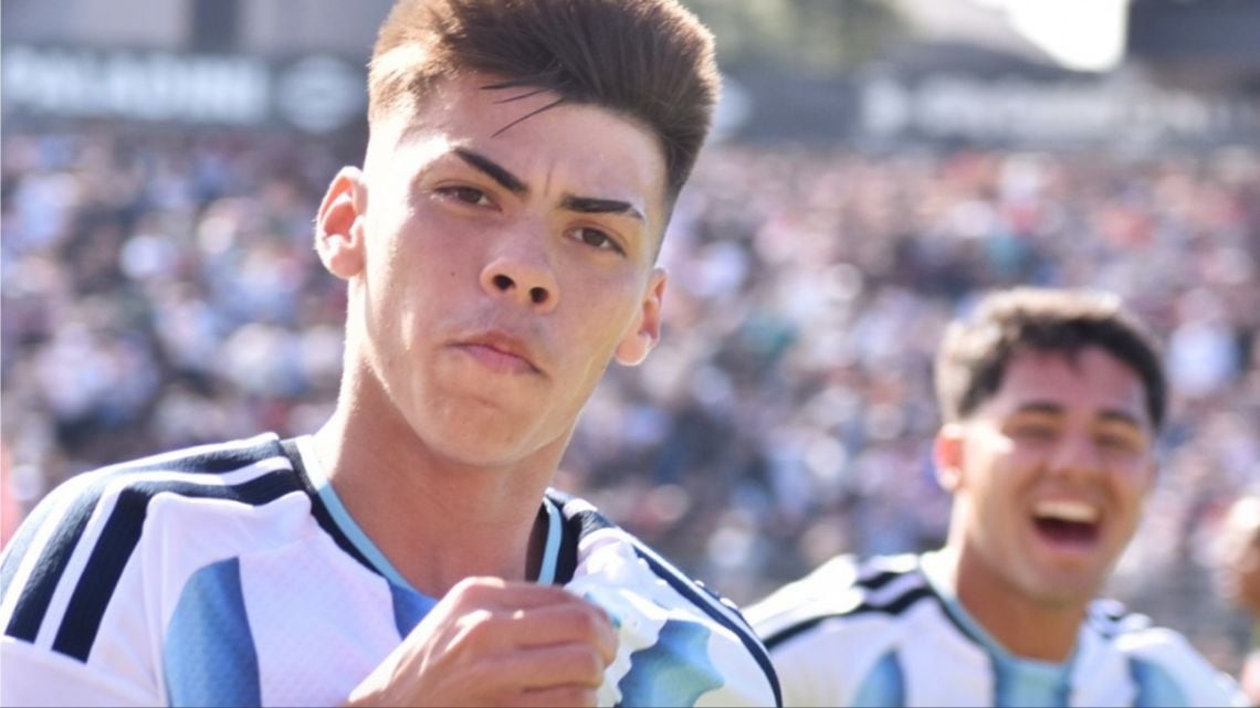 A la final, con el corazón en la garganta: Argentina venció 1-0 a Perú en el cierre