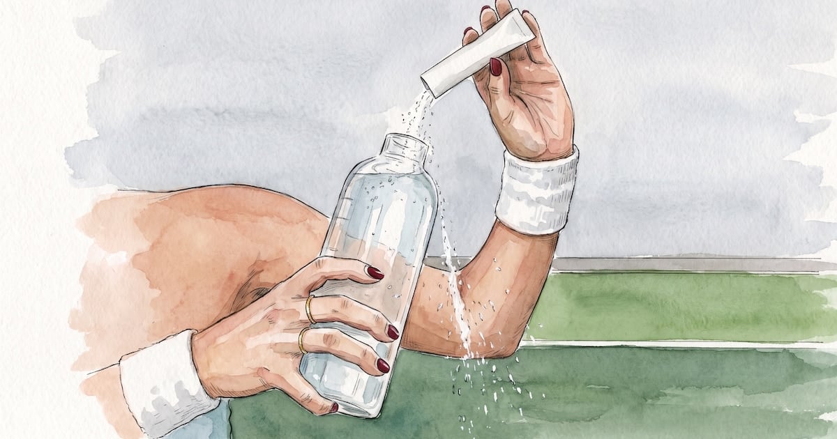 Agua, sales y bebidas deportivas: qué sirve y qué sobra según el momento
