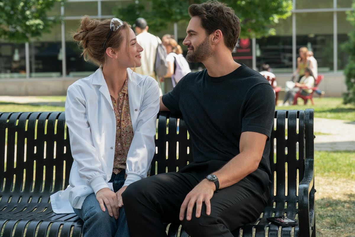 Olive y el profesor que no podía quererla: la nueva comedia romántica de Prime Video que apuesta al contrato emocional