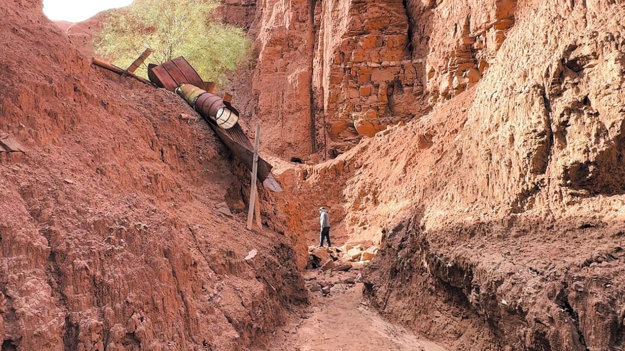 Una travesía por el cauce del río La Laja para visitar los restos de la mina Virginia II en la Precordillera sanjuanina