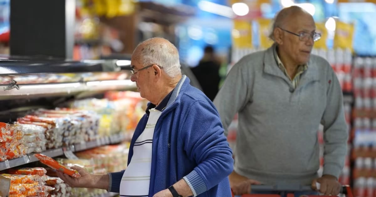 Jubilados frente al mostrador: cómo se componen los descuentos y reintegros que estarán vigentes en octubre