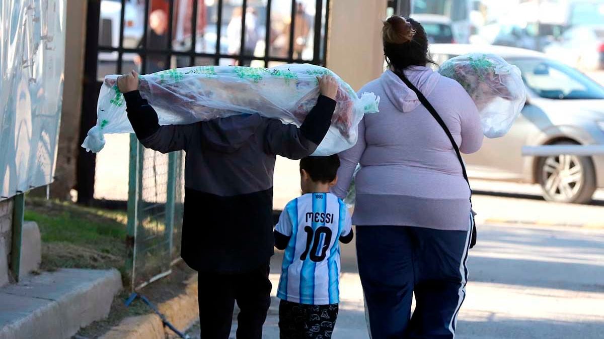 El Mercado Concentrador de Neuquén abre dos sábados con chivito del norte y trucha patagónica en la mesa