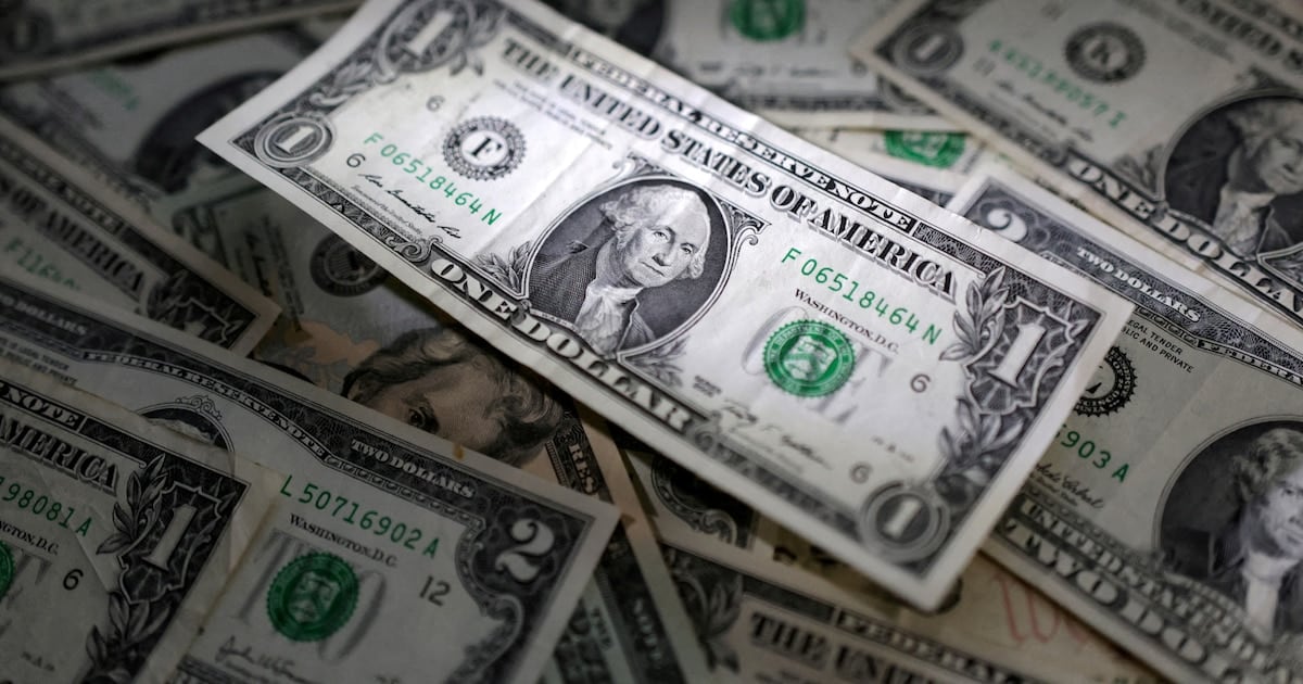 El dólar cedió cinco pesos en la semana y se acomodó en $1.540 en el Nación, mientras el blue quedó planchado en $1.560