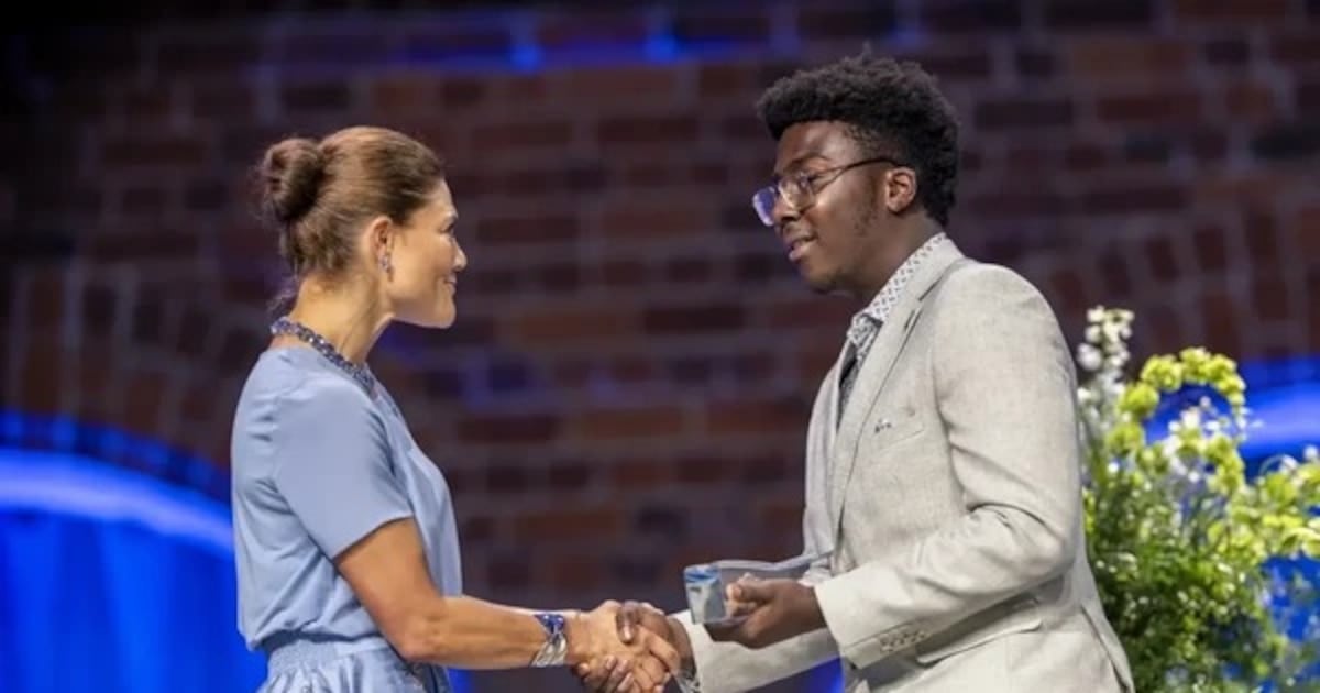Un robot con inteligencia artificial diseñado por un adolescente canadiense retira más de la mitad del plástico en pruebas de piscina