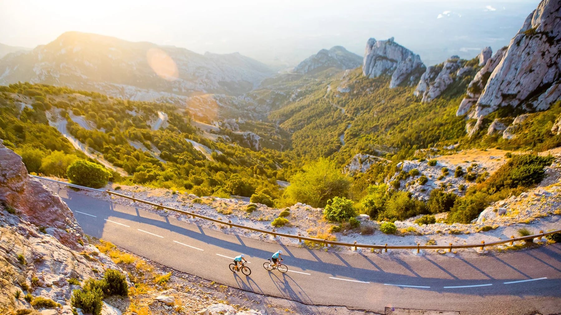 Un recorrido por Cataluña que enlaza mar, sierra y patrimonio en un circuito de dos mil kilómetros