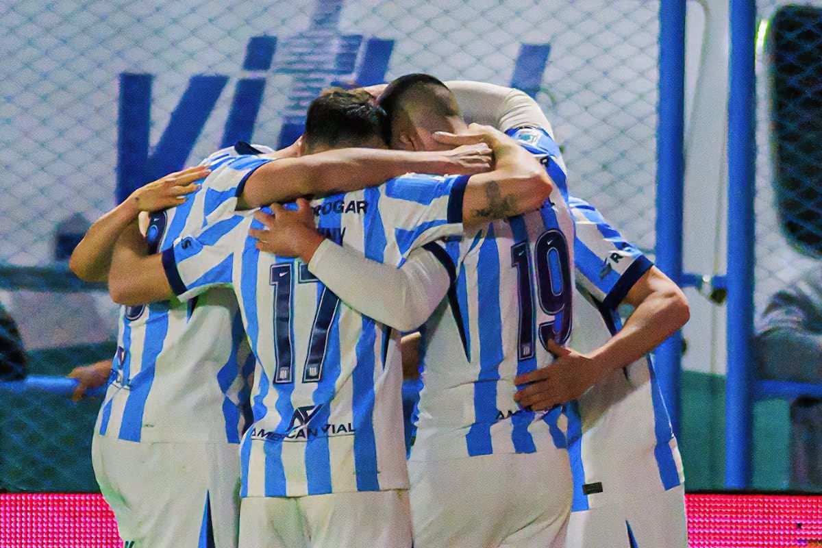 Racing se floreó en Río Cuarto y se calzó el traje de candidato