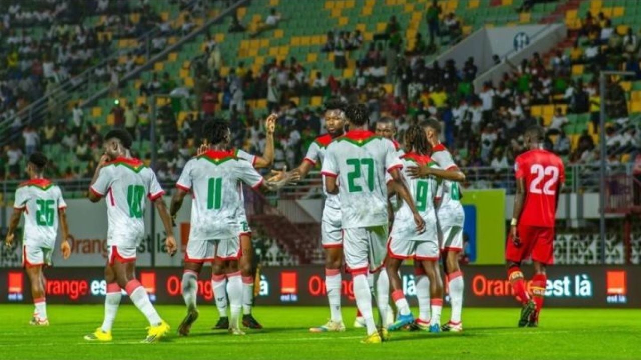 Argentina liquidó a Burkina Faso antes del entretiempo y se floreó 7-0 en el Monumental