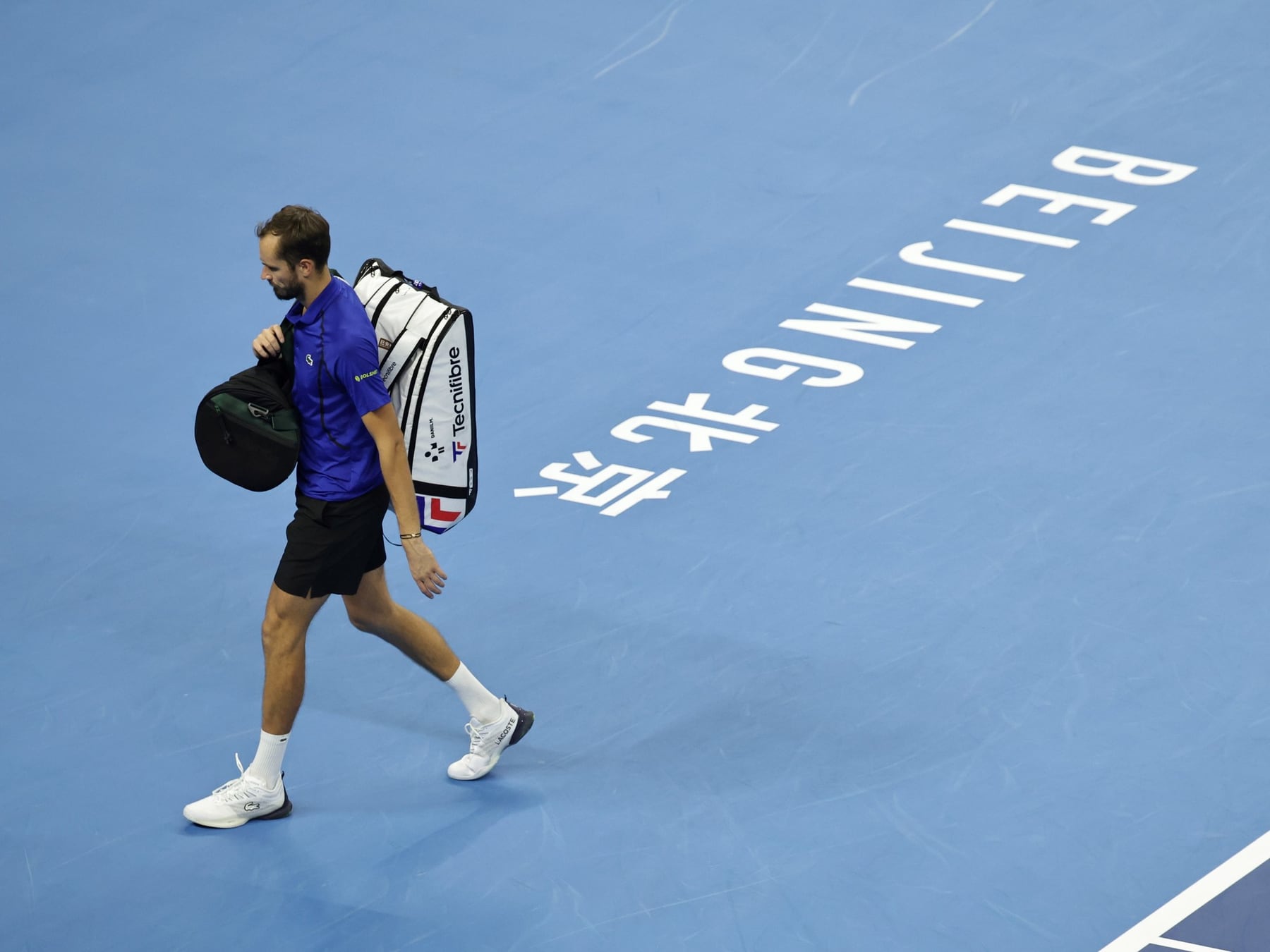 Djokovic a la final en Pekín después de que Medvedev se quedara afuera por un accidente