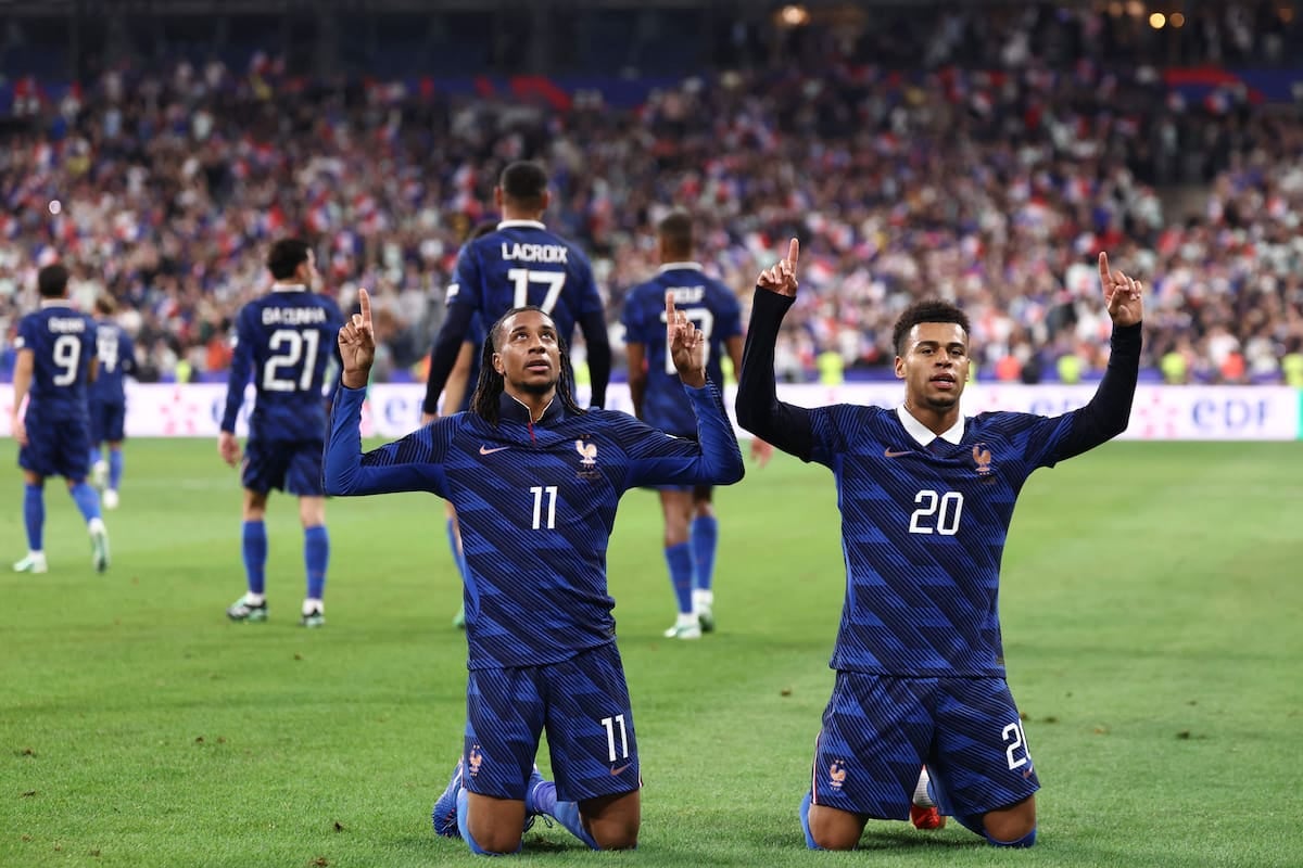 Francia la descosió en el final y se subió a la cima: Italia tampoco afloja
