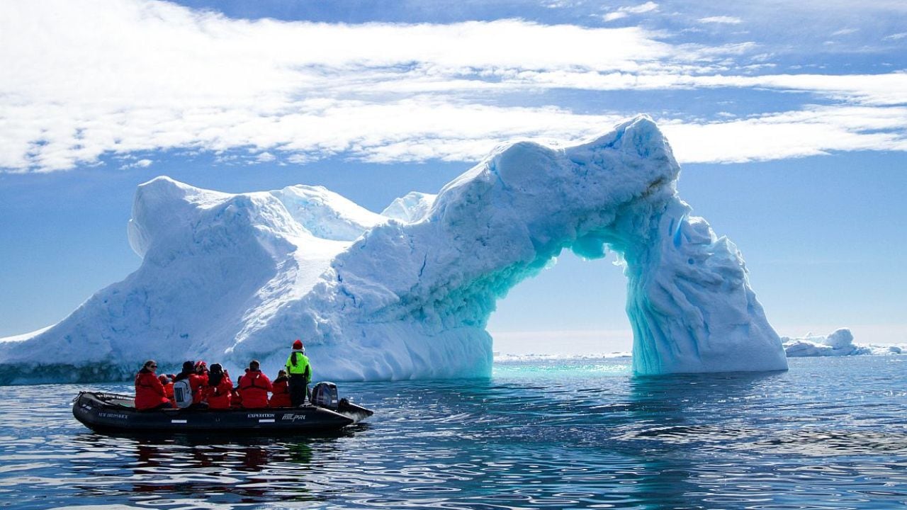 Una vuelta completa al continente blanco: la nueva expedición antártica de casi dos meses que se podrá navegar por tramos