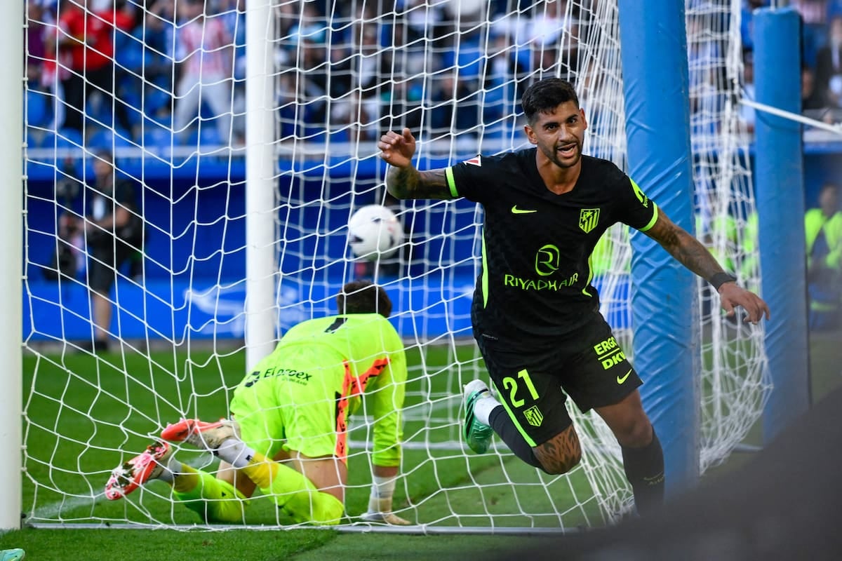 El Cuti apareció cuando la noche se ponía brava: Atlético se trajo los tres puntos de Vitoria