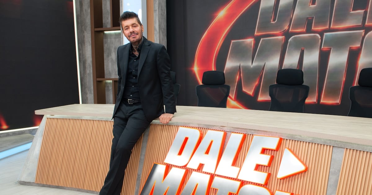 Tinelli vuelve por partida doble: la gracia cotidiana del streaming y el archivo (no tan privado) de su familia
