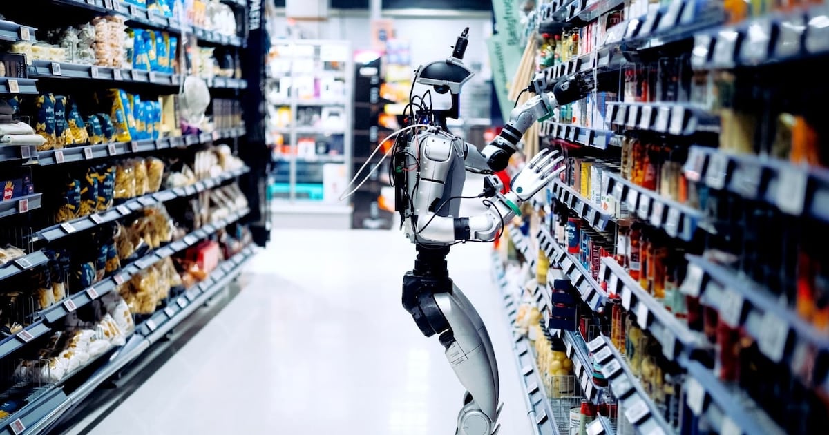 La cadena minorista más grande de Dinamarca entrena robots humanoides para reponer góndolas en horario nocturno