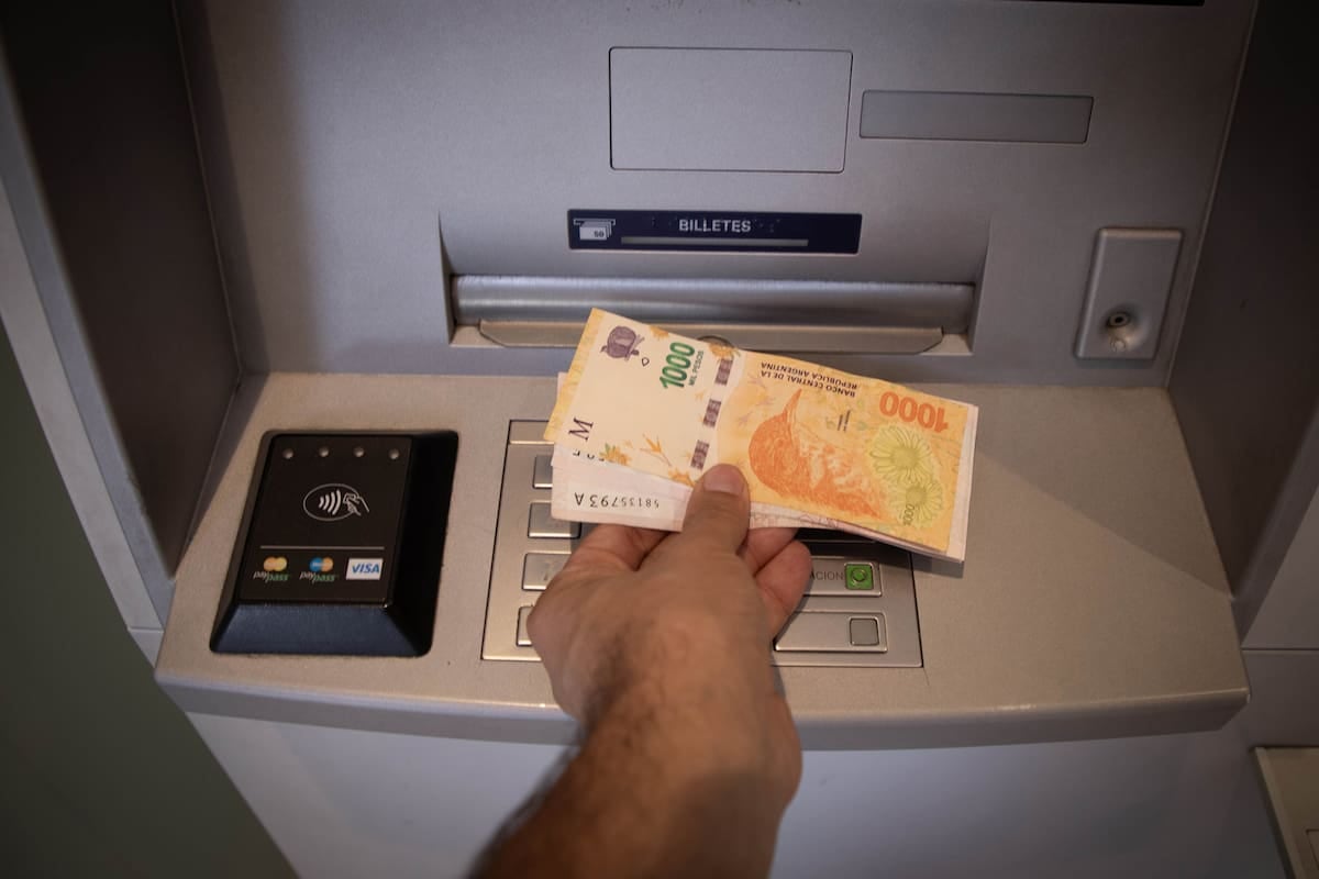 La banca se borró del mapa: 672 sucursales menos en siete años y un pueblo que se quedó sin cobrar las viejas promesas