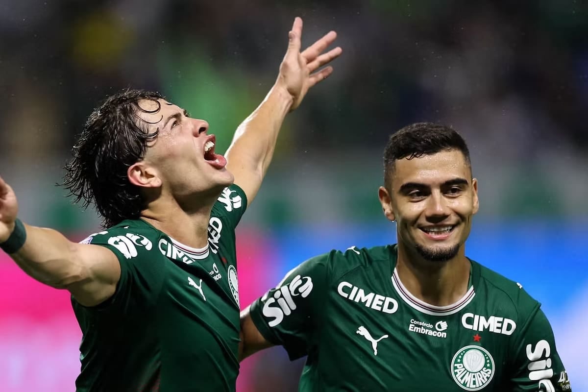 Doblete del pibe Giay y Palmeiras le pasó por encima a un Corinthians que se agarra del alambrado