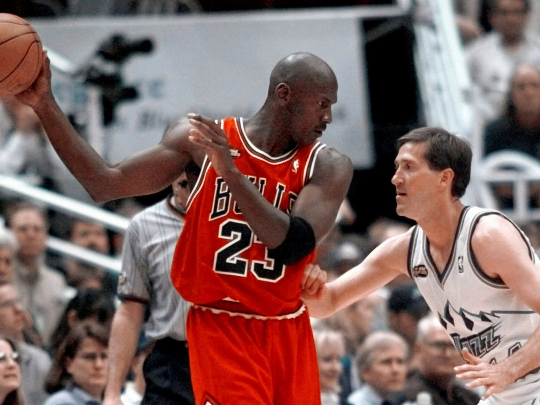 Catorce millones por la ropa del Rey: la camiseta de Jordan de 1998 rompió todos los récords del básquet