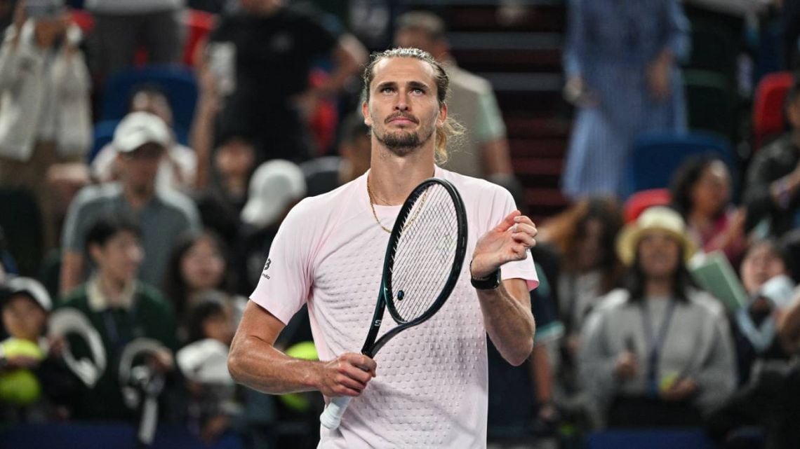 Zverev sacó pecho en el último desempate y se metió en cuartos del Masters de Shanghái