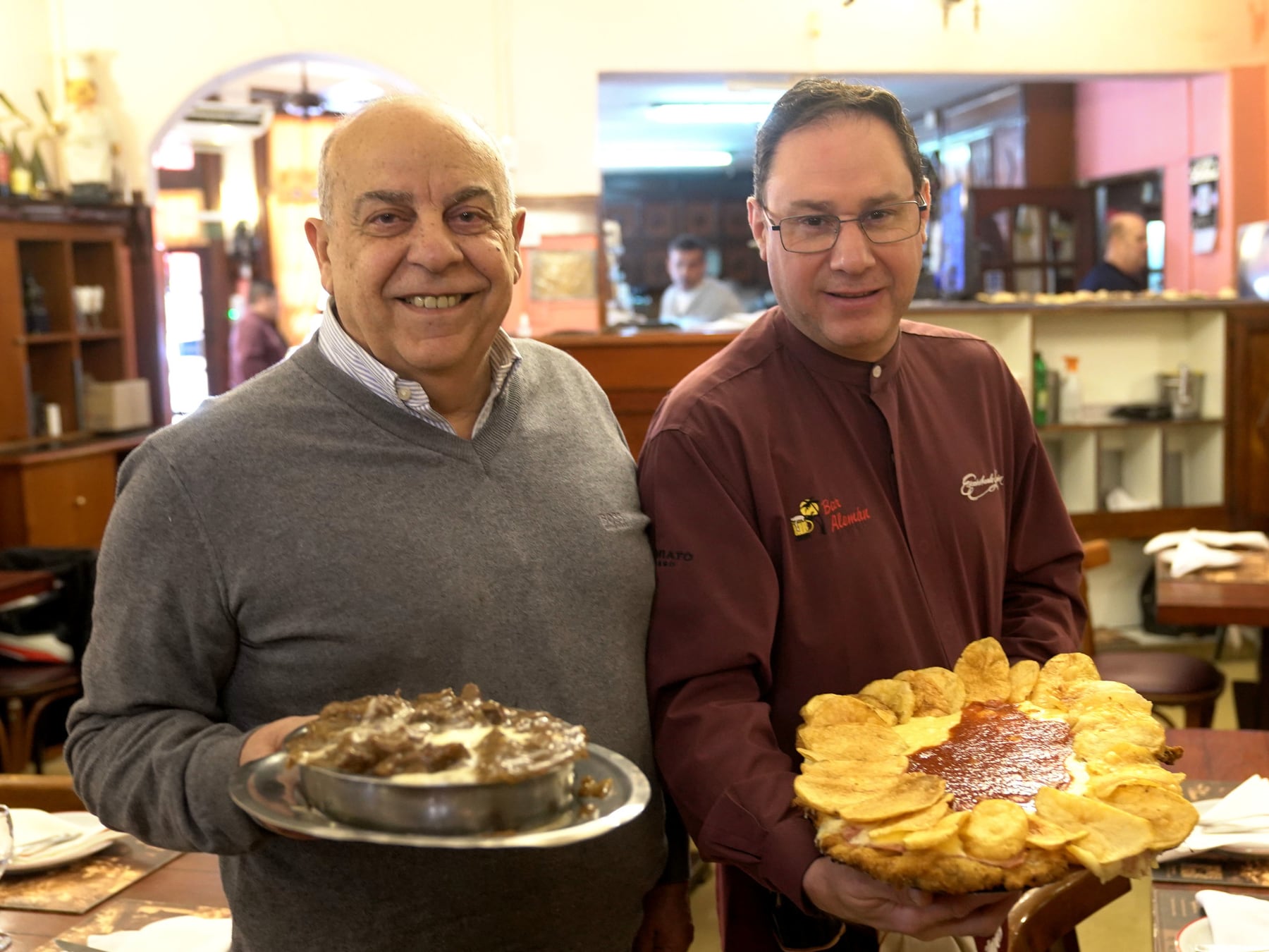 118 años y mil milanesas por mes: la historia del Bar Alemán de Villa Devoto, el bodegón que no se rinde