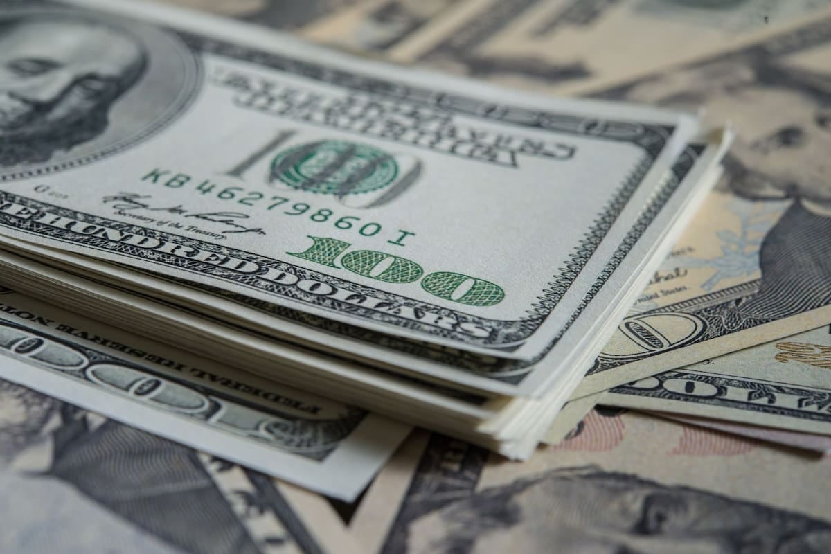 La banda cambiaria se recalibra al filo de los dos mil pesos y el mayorista sigue anclado lejos del techo