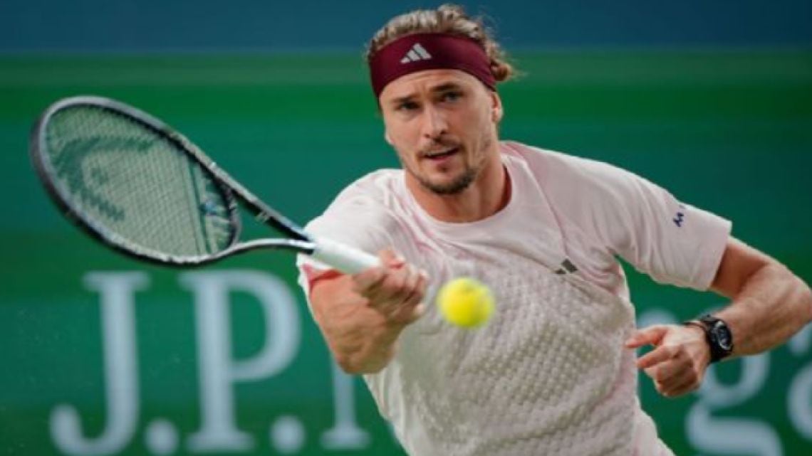 Zverev barrió a De Miñaur en dos sets y va por el número uno del mundo en Shanghai