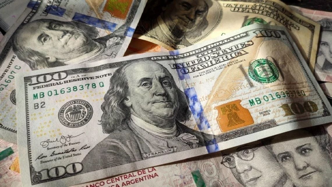 El blue cedió cinco pesos y se aleja apenas del oficial, en una jornada sin sacudones cambiarios