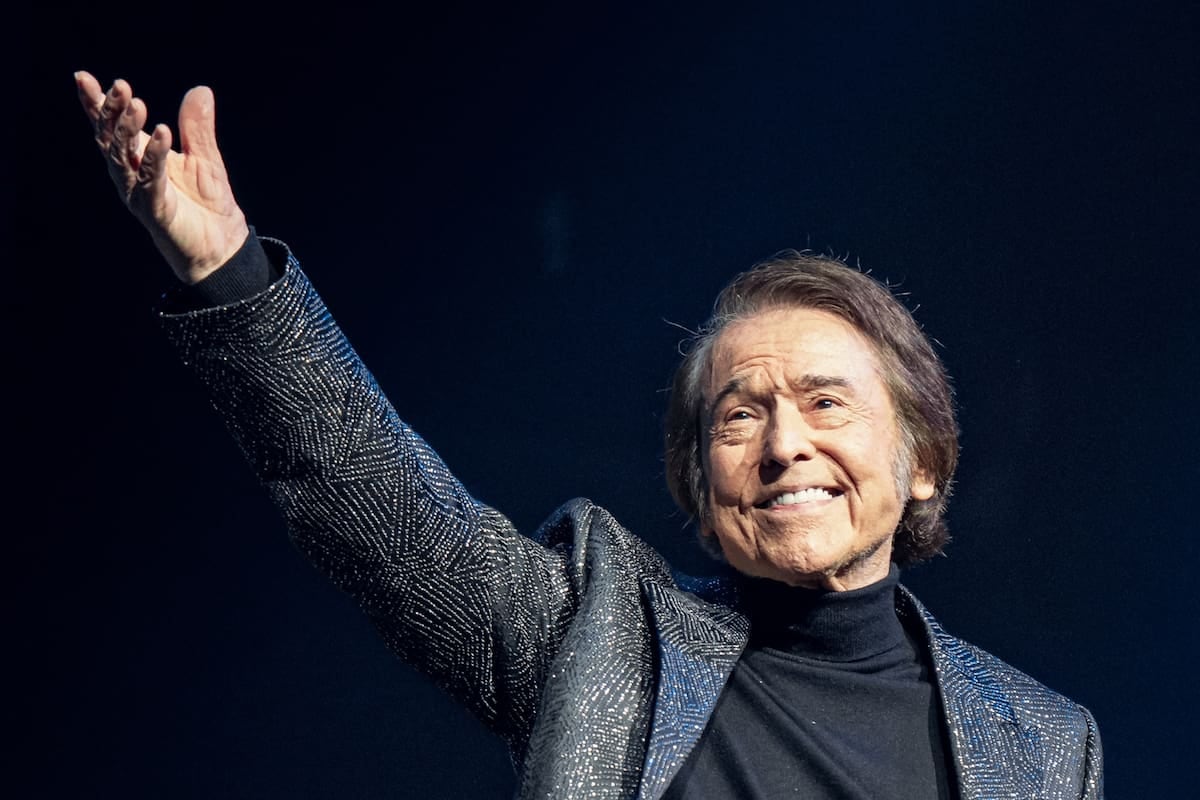 Raphael vuelve al Gran Rex con su museo portátil de seis décadas: "Yo soy aquel" y también un tango