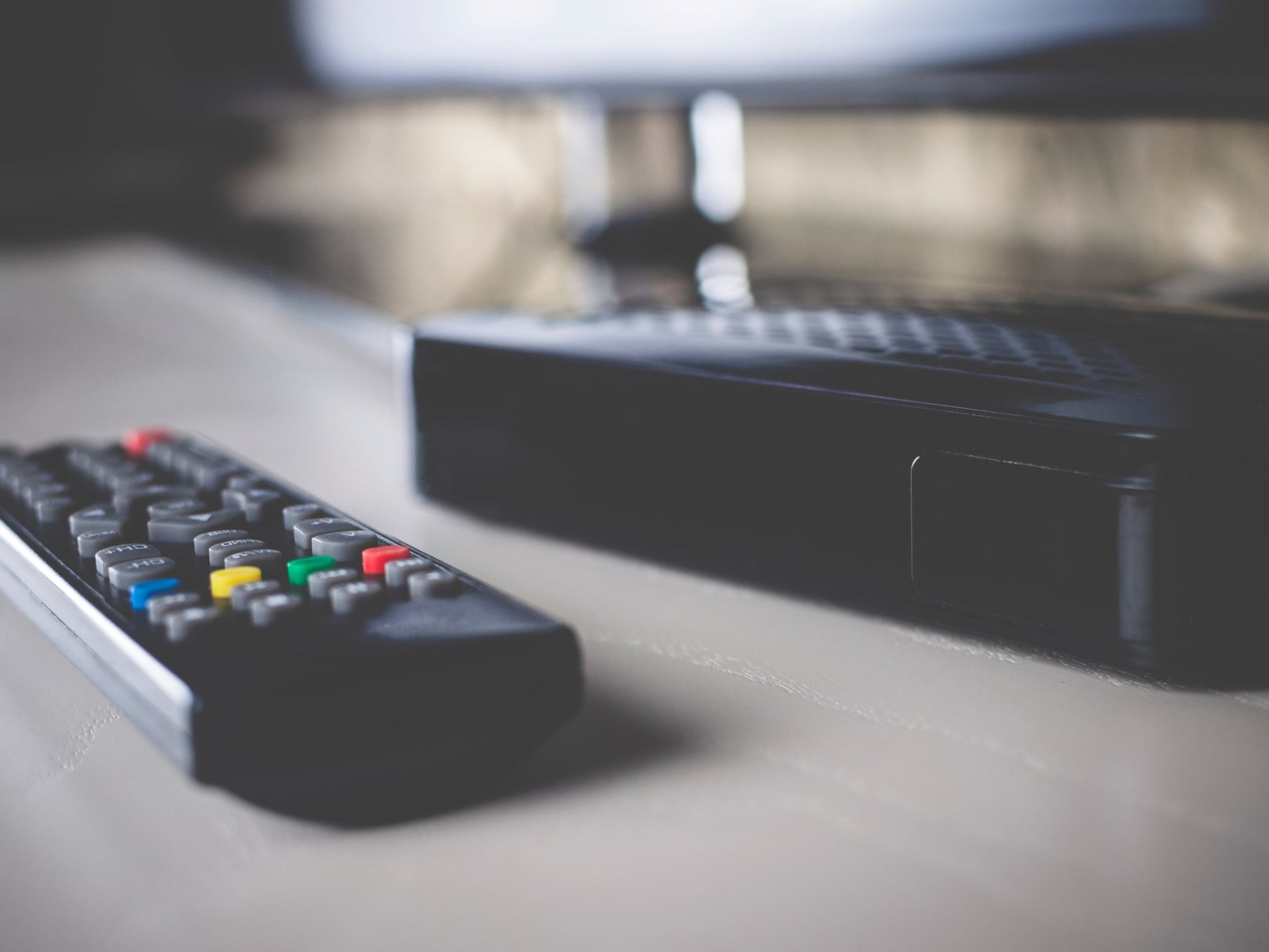 Cuidado con esa cajita barata que enchufás al televisor: puede venir entregada al enemigo
