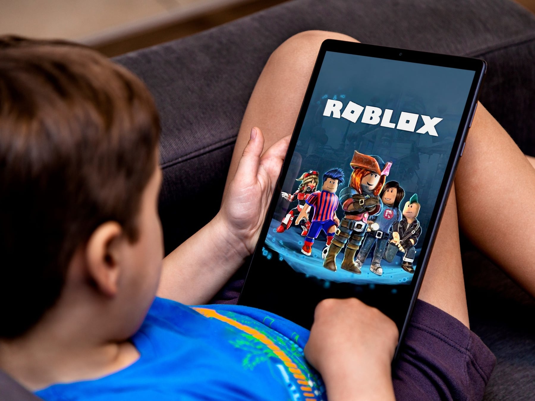 Roblox, entre el barrio virtual y la economía interna: lo que conviene revisar antes de prohibir o habilitar