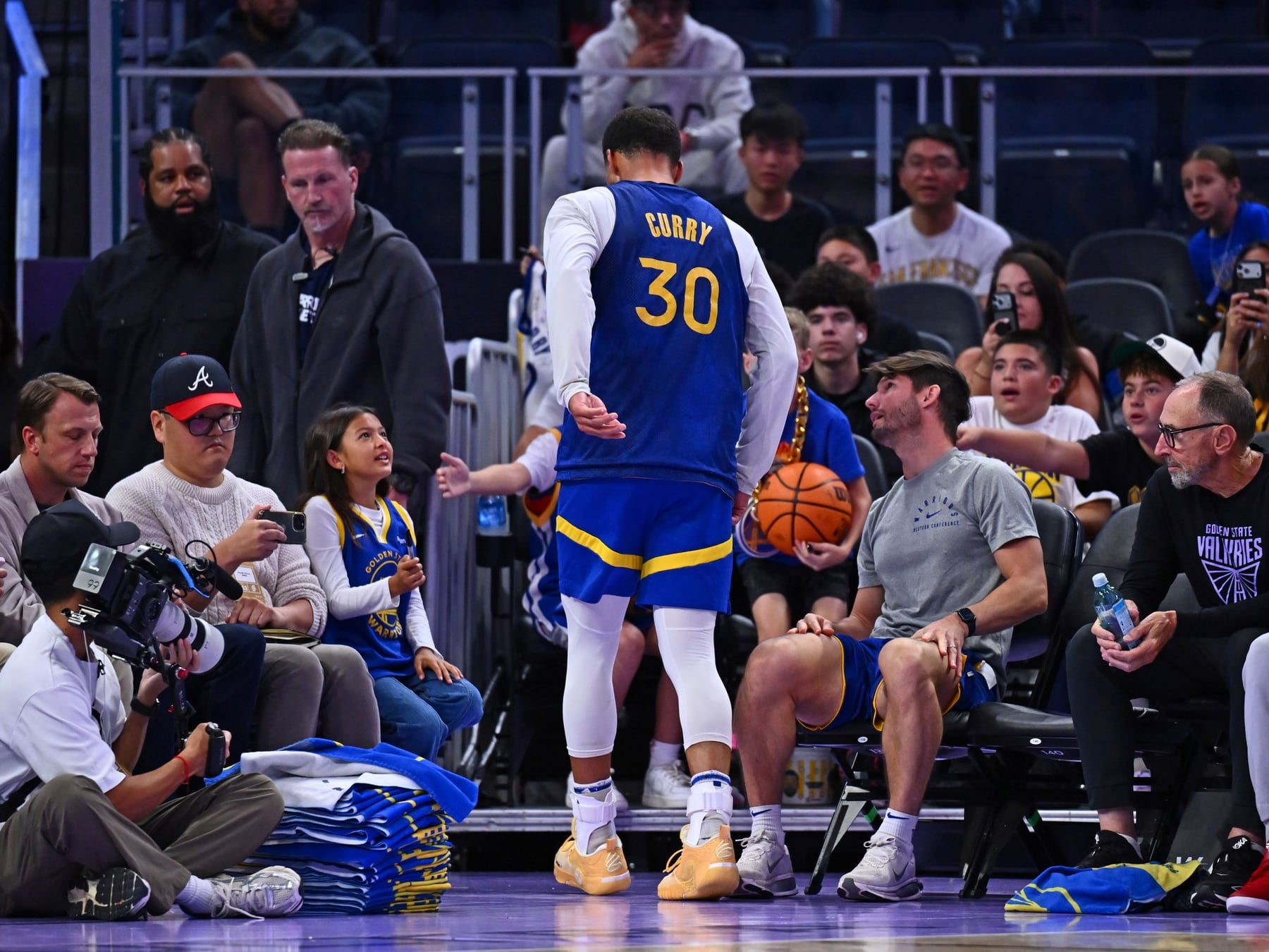 Curry se asegurado dos temporadas más, pero el tobillo le=inlineó una sombra