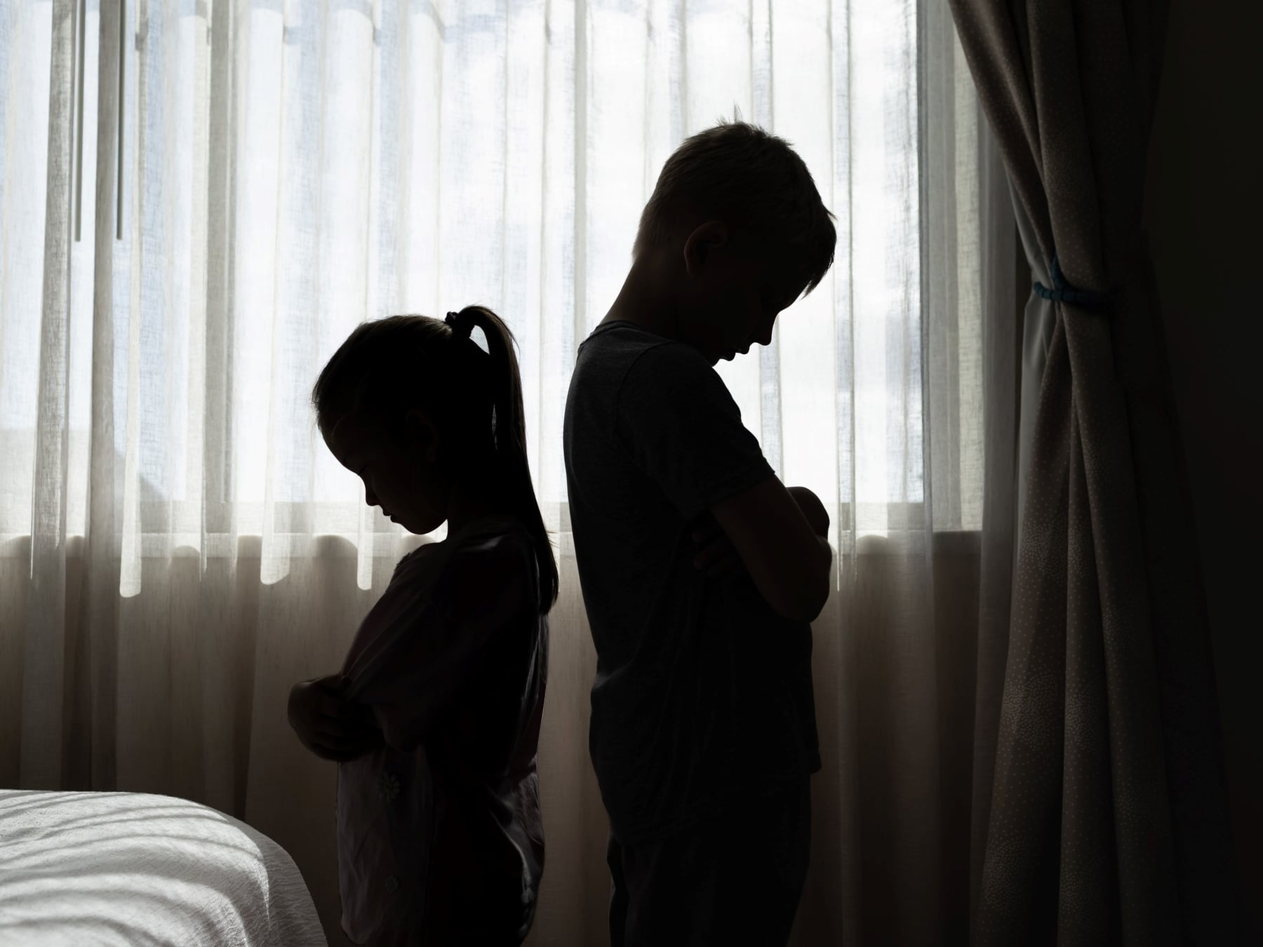 La mesa familiar y dos infancias que no se parecen: lo que cada hermano vive bajo el mismo techo