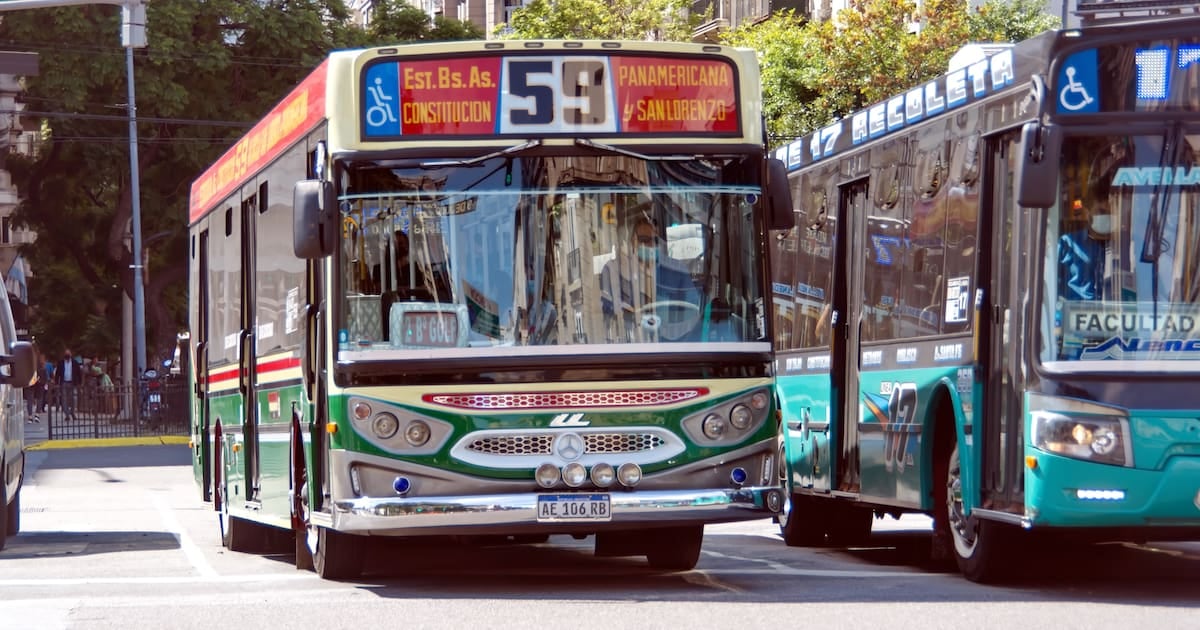 Colectivos del AMBA: reducirá la mitad de los servicios nocturnos por una deuda de 40.000 millones que el Gobierno no sabe cómo pagar