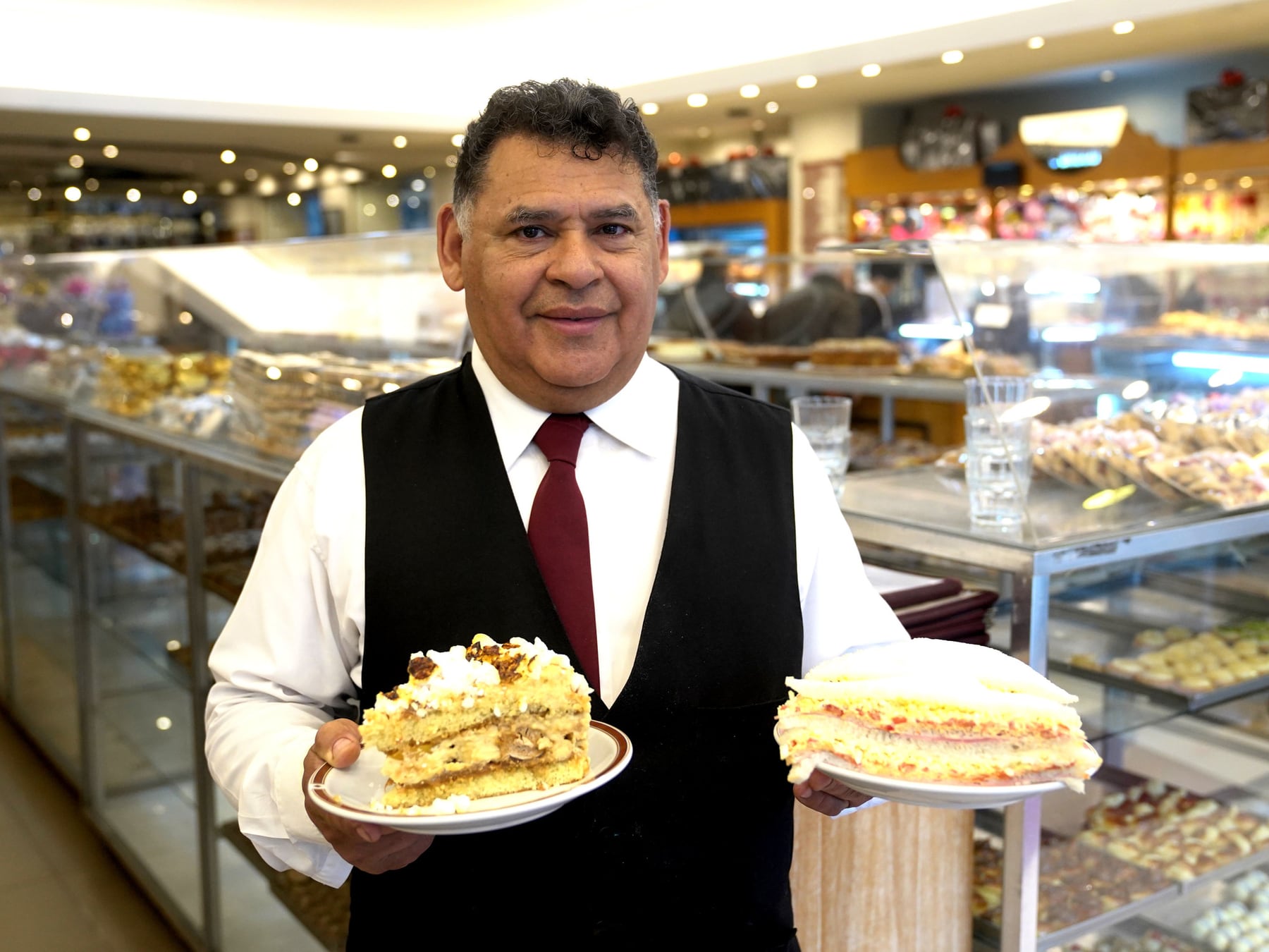 El Greco, una parada histórica de Rivadavia que prepara sándwiches de miga