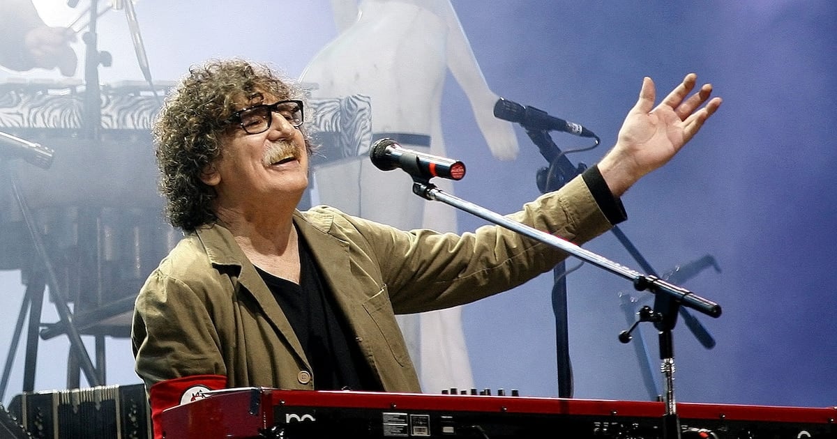 Charly García festejó 75 años con suFans en la vereda y un arsenal de de Querandí