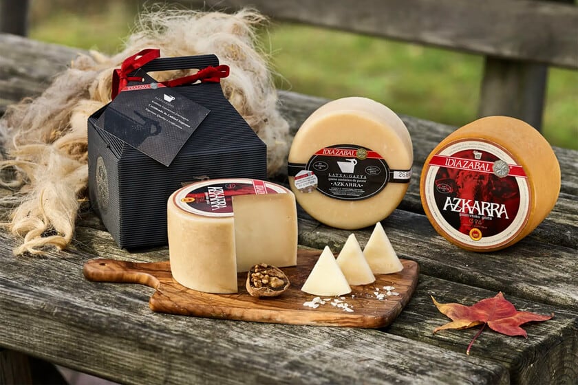 Una subasta solidaria convirtió a un queso premiado en protagonista del mercado de Gernika